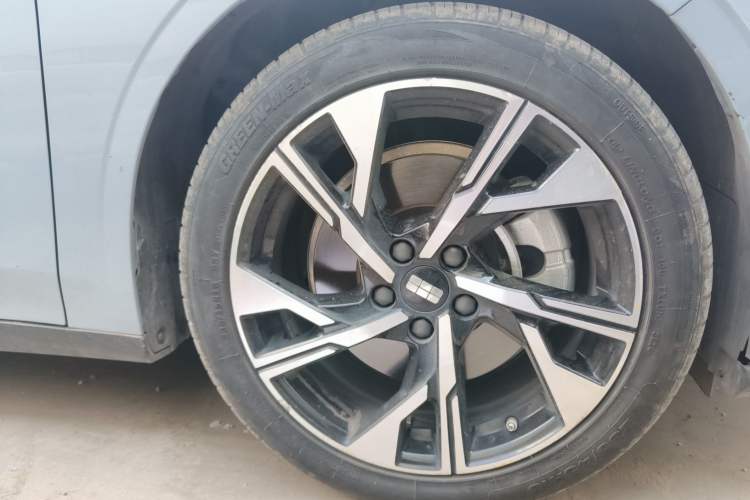 Used Geely Galaxy L6 2023 125km Starship