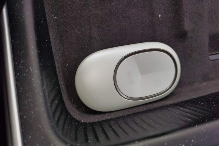 Used Nio ET5T 2025 Model Champion Commemorative Edition, 75kWh Touring
