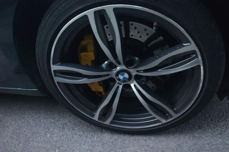 Used BMW 5 Series GT 2013 535i Elegant Edition Right Front Wheel Hub