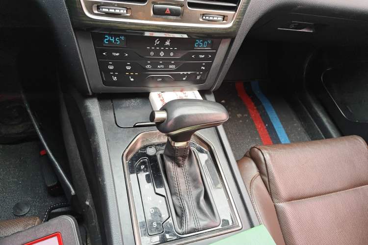 Used Hongqi H7 2018 1.8T Comfort Edition Gear Lever