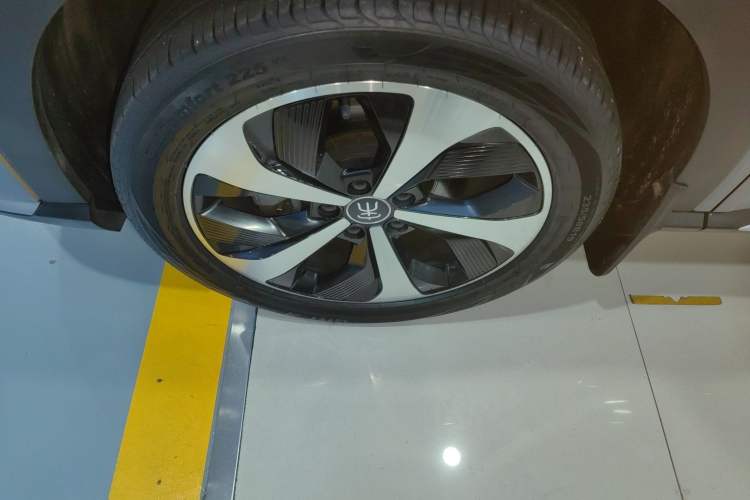 Used BYD Song PLUS New Energy 2021 DM-i 110KM Flagship Model Left Front Wheel Hub