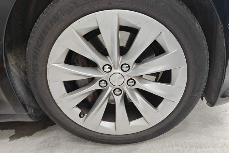 Used Tesla Model S 2015 S 85D Right Front Wheel Hub