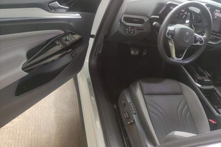 Used Volkswagen ID.4 CROZZ 2022 Long-Range Lite PRO Edition Driver Seat