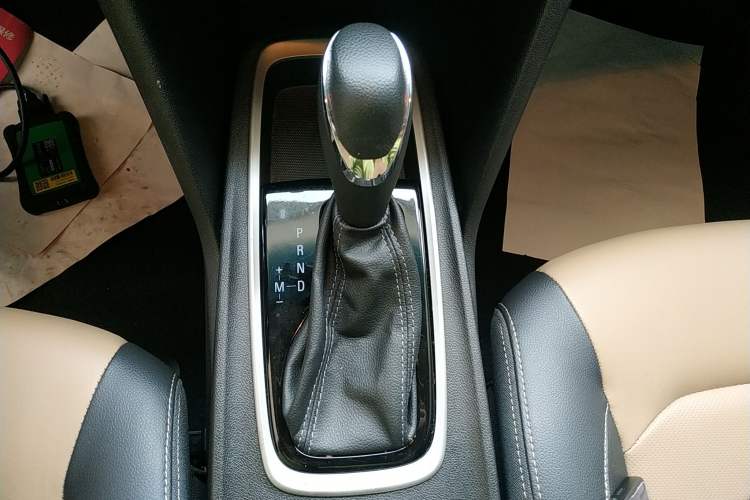 Used Chevrolet Monza 2020 320 Automatic Enjoyment Edition Gear Lever