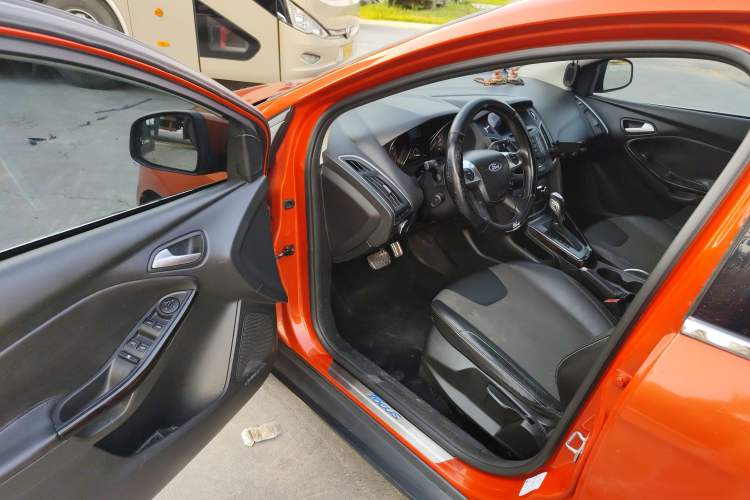 Used Ford Focus 2012 Hatchback 1.6L Automatic Fashion Edition