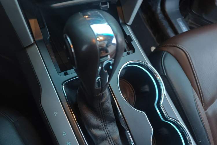 Used Ford Explorer 2013 3.5L Deluxe Model Gear Lever