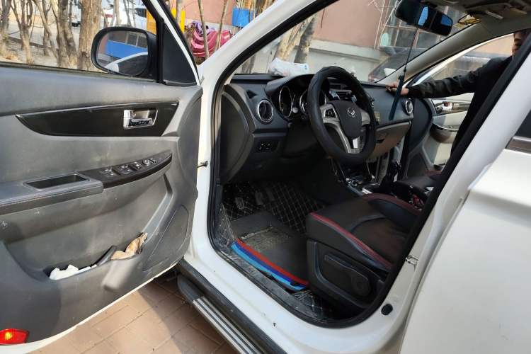 Used HYOSOW S3 2014 1.5L Luxury Version China IV Emission Standard
