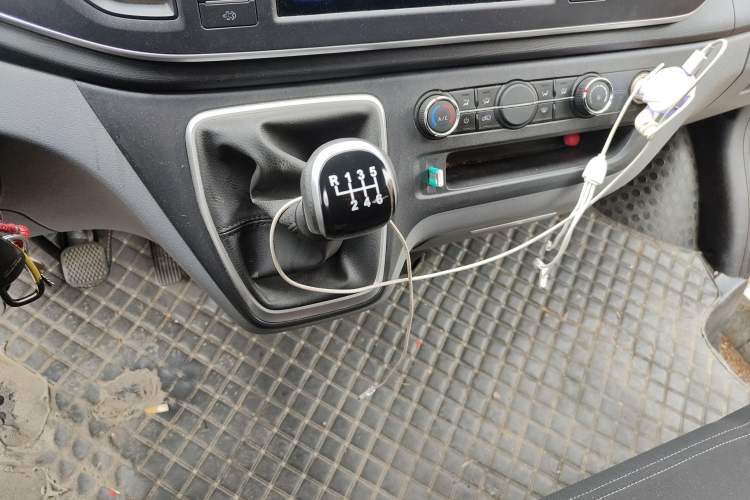 Used SAIC MAXUS Xintu V80 2024 Aotuntong 6MT Short-Wheelbase Mid-Roof Model 127 Ps 5-Seater