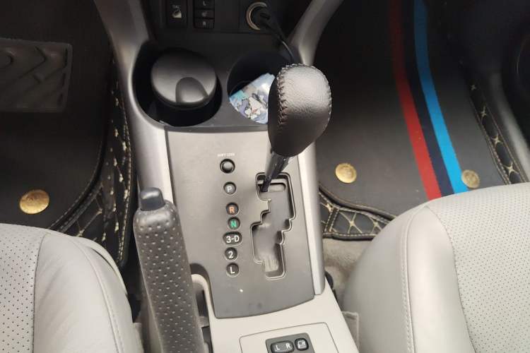 Used Toyota RAV4 2006 2.4 Luxury Model Gear Lever
