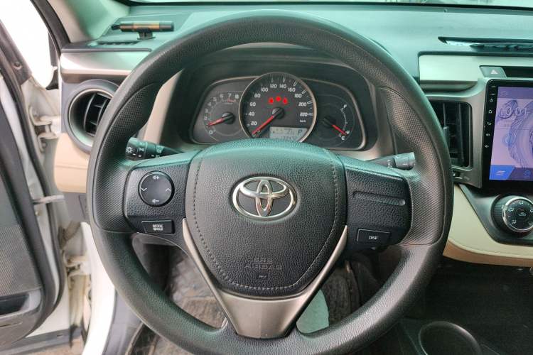 Used Toyota RAV4 2013 2.0L CVT Two-Wheel Drive Urban Edition Steering Wheel