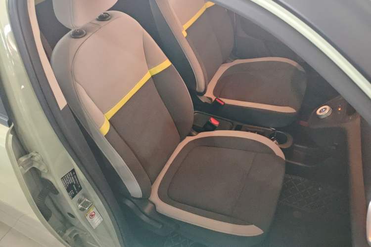 Used ORA White Cat 2020 360 km Luxury Version Right Front Seat