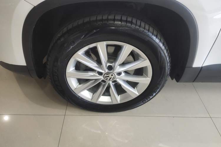 Used Volkswagen Tiguan 2016 280TSI Automatic Two-Wheel Drive Silk Road Comfort Edition Left Front Wheel Hub