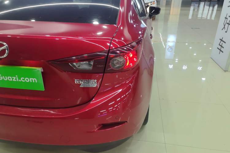 Used Mazda Mazda 3 Axela 2016 Sedan 1.5L Automatic Luxury Model
