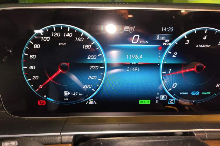 Used Mercedes-Benz GLS 2023 GLS 450 4MATIC Luxury Model Odometer Close Up