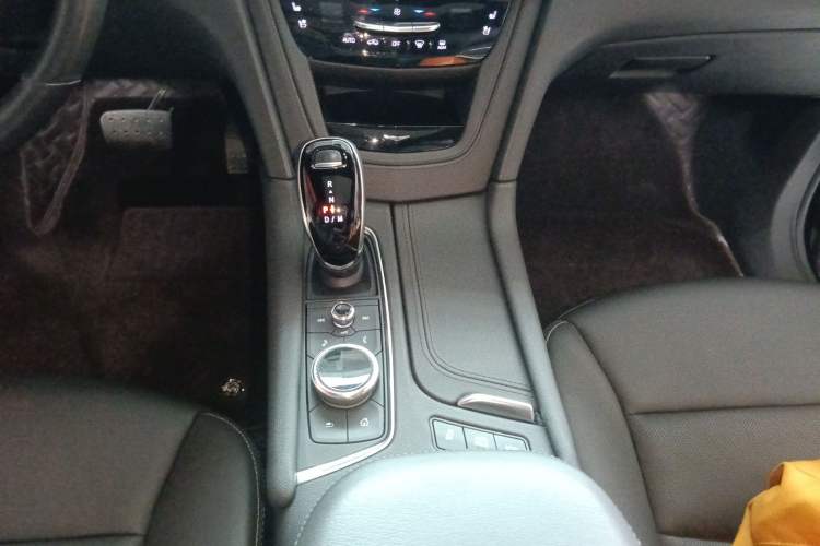 Used Cadillac XT6 2021 2.0T Six-Seater Four-Wheel-Drive Luxury Version Gear Lever