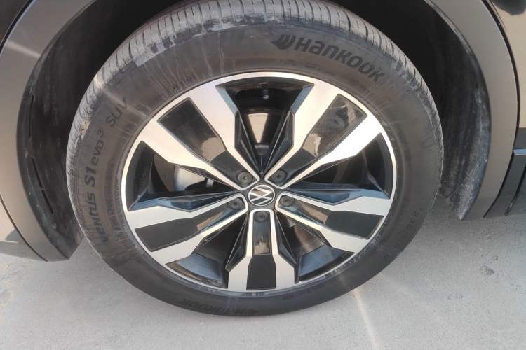 Used Volkswagen Tiguan L 2024 330TSI Automatic Two-Wheel Drive R-Line Enhanced Edition Left Front Wheel Hub