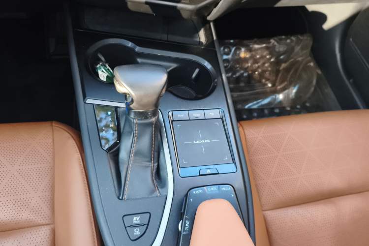 Used Lexus UX 2020 260h Explore & Enjoy Edition
