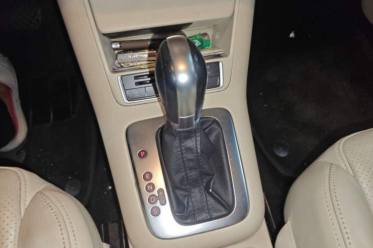 Used Volkswagen Tiguan 2013 1.8TSI Automatic Two-Wheel Drive Luxury Model Gear Lever