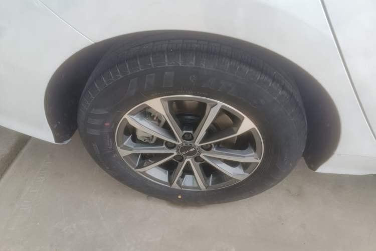 Used BYD Destroyer 05 2024 HONOR Edition DM-i 55KM Luxury Model Right Rear Wheel Hub