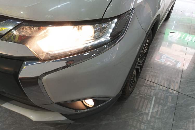 Used Mitsubishi Outlander 2017 2.0L Two-Wheel Drive Glory Edition 5 Seats