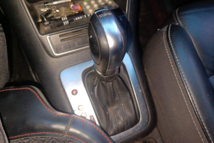 Used Volkswagen Tiguan 2016 280TSI Automatic Two-Wheel Drive Silk Road Comfort Edition Gear Lever