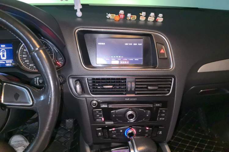 Used Audi Q5 2013 40 TFSI Ambition Audio And AC Panel