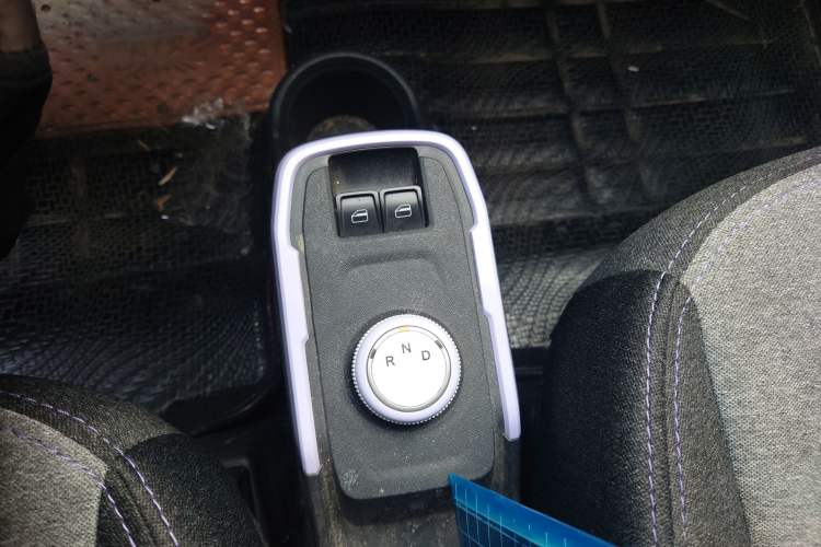 Used Chery QQ Ice Cream 2023 120km Ice Cream-Type Lithium Iron Phosphate Gear Lever