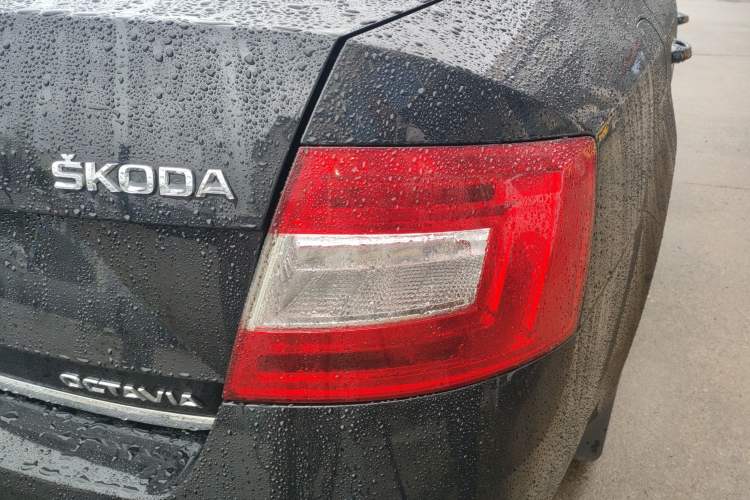 Used Skoda Octavia 2015 1.6L Manual Yijun Edition Right Rear Taillight