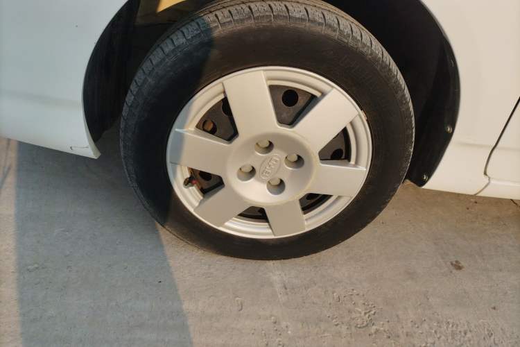 Used BYD F3 2012 Energy-Saving Model 1.5L Manual Comfort Version Left Front Wheel Hub