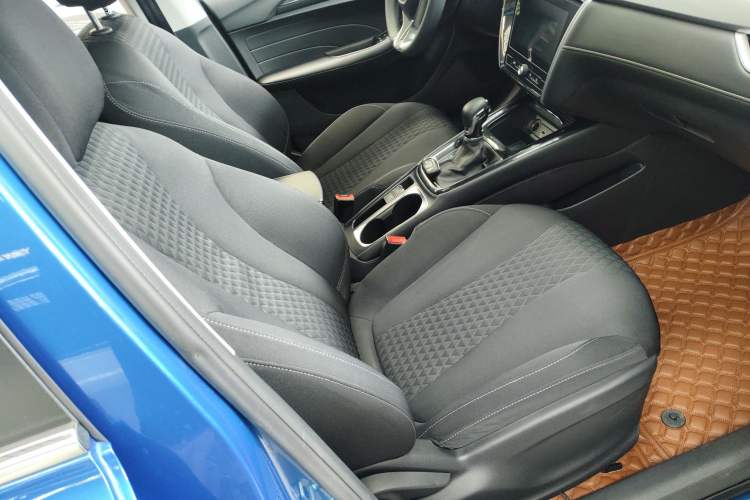 Used Roewe i5 2019 1.5L Automatic 4G Connected Langyue Edition
