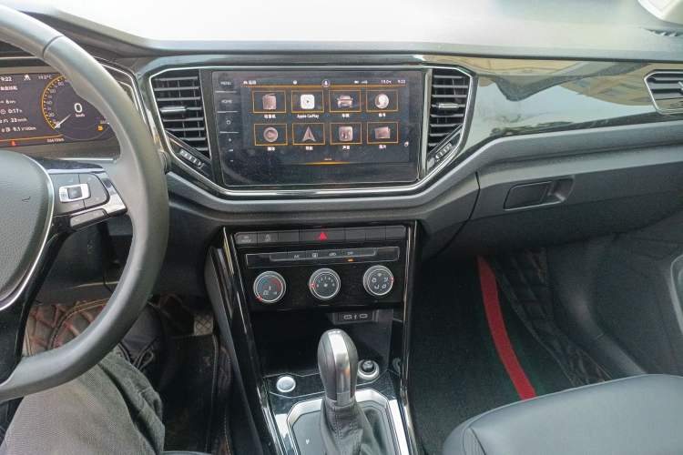 Used Volkswagen T-ROC 2021 Revised Version 280TSI DSG Two-Wheel Drive Comfort & Smart Connectivity Edition Audio And AC Panel