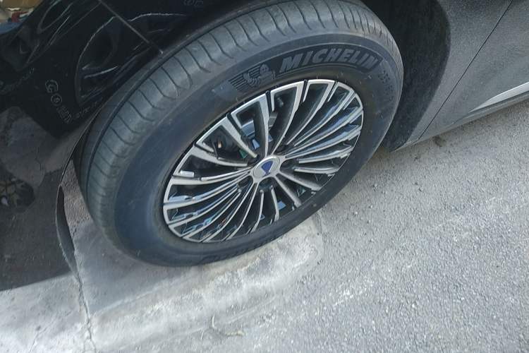 Used Denza D9 2025 Model DM-i Four-Wheel Drive Prestige Edition
