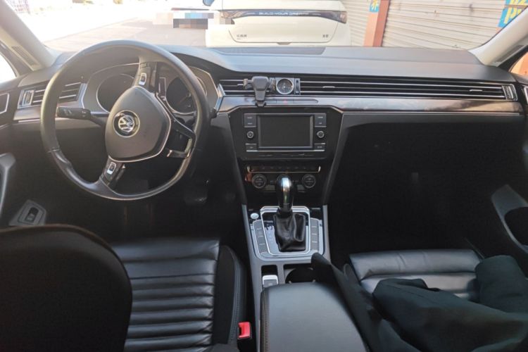 Used Volkswagen Magotan 2018 Facelift 330TSI DSG Luxury Model Center Console