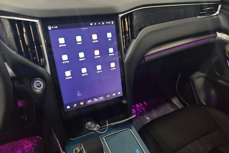 Used Hongqi HS7 PHEV 2025 Model 2.0T PHEV Two-Wheel Drive Qi Xiang Edition 7-Seater
