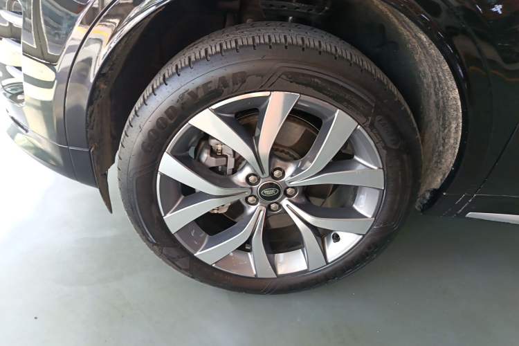 Used Land Rover Discovery Sport 2025 249 PS Performance Tech Edition Exterior 4