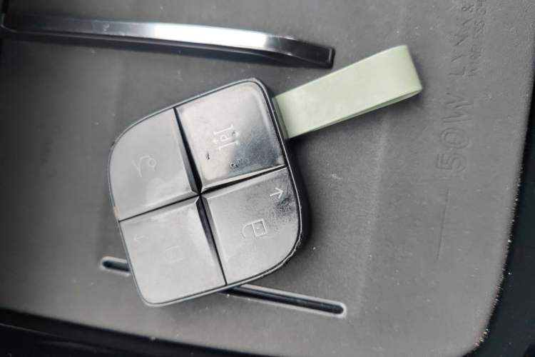 Used Lynk & Co 08 EM-P 2025 220 km All-Wheel-Drive Performance Halo