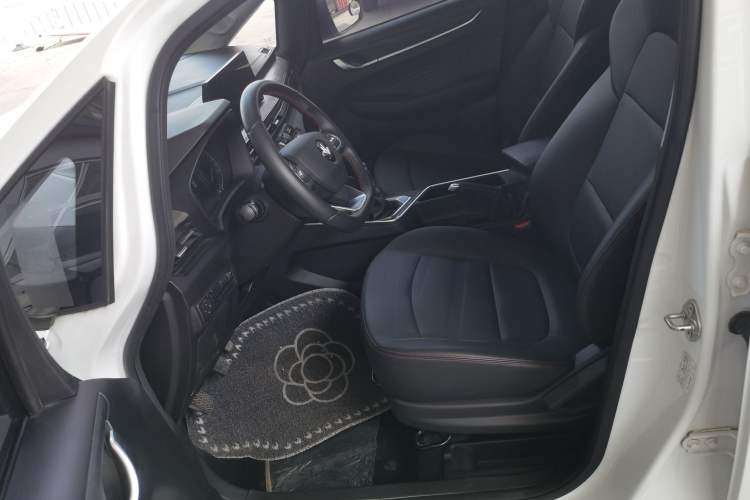 Used Livan X3 PRO 2022 1.5L Manual Little Cutie Left Front Seat