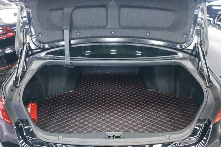 Used Toyota Crown 2015 2.0T Fashion Edition Trunk