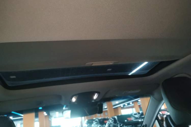 Used Toyota Venza 2023 2.5L Smart Electric Hybrid Dual-Drive Prestige Version Headliner