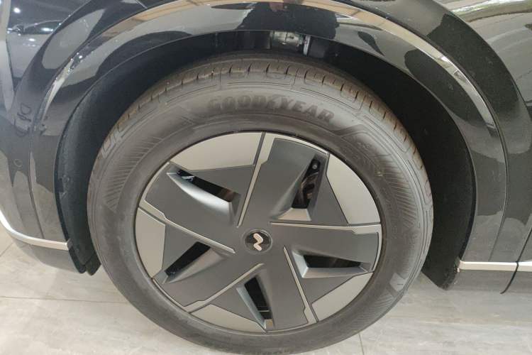 Used ONVO Luxeed L90 2025 Model—Ultra Six-Seater Version Left Front Wheel Hub