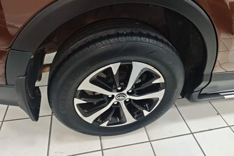 Used Toyota RAV4 2016 2.0L CVT Two-Wheel Drive Fashion Edition China V Standard
