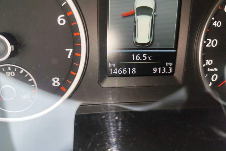 Used Volkswagen Tiguan 2013 1.8TSI Automatic Two-Wheel Drive Luxury Model Odometer Close Up