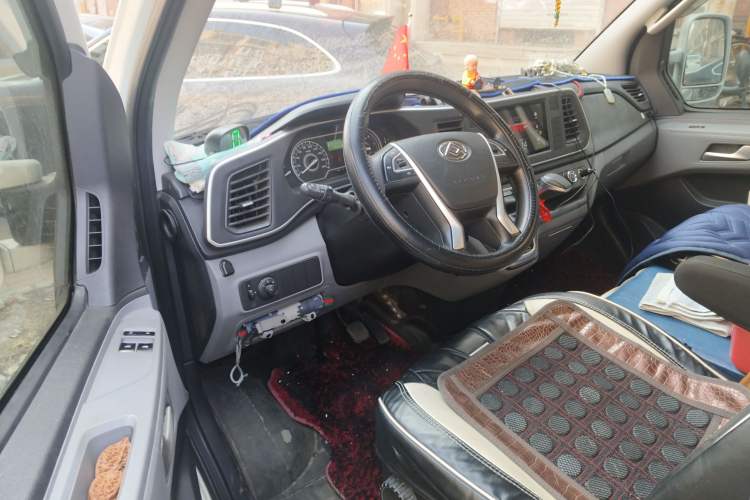 Used SAIC MAXUS Xintu V80 2021 2.0T AMT Classic Aoyuntong Short Wheelbase Ultra-Low Roof 5/6-Seater