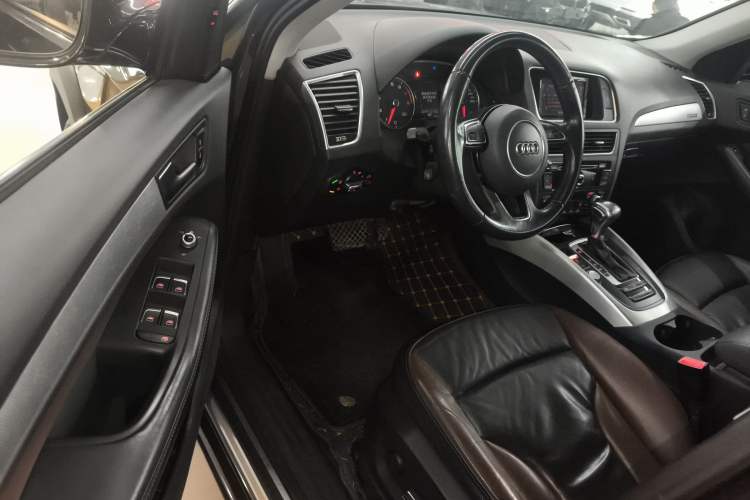 Used Audi Q5 2017 Plus 40 TFSI Technology Model