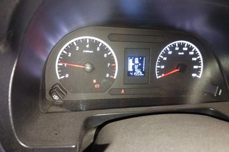 Used FORTHING Lingzhi 2022 M5 1.6L Practical Model 5 Seats Instrument Cluster