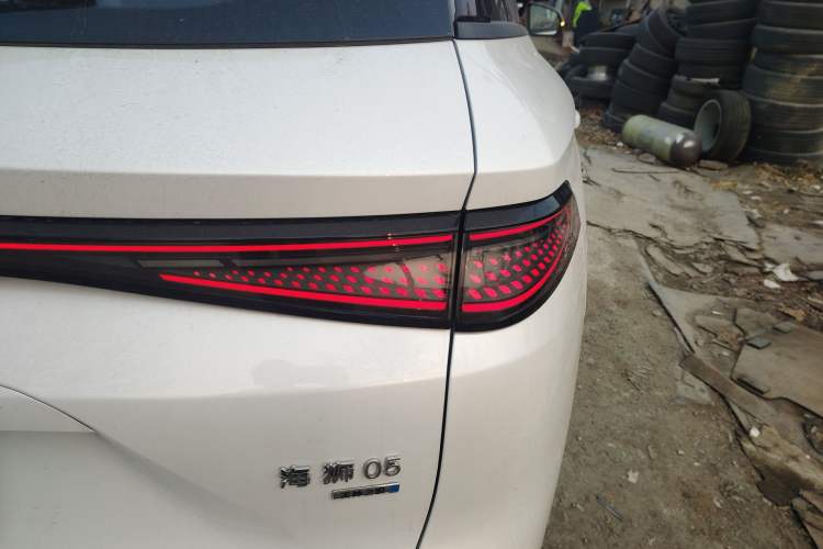 Used BYD Sealion 05 DM-i 2025 DM-i Smart Drive 115KM Flagship Model Right Rear Taillight
