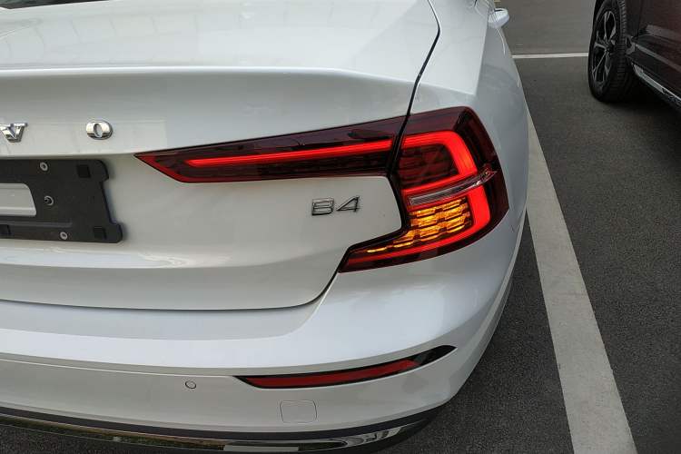 Used Volvo S60 2025 B4 Zhiyuan Luxury Edition