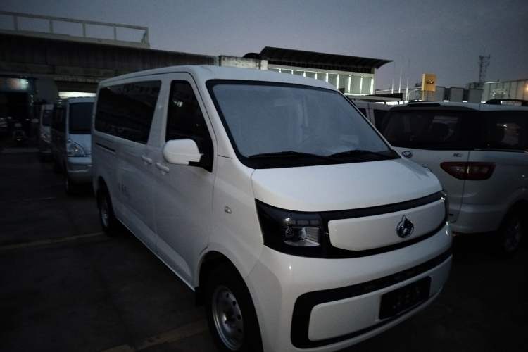 Used Chana Ruixing EM60 2025 Passenger Version Comfort Edition 6 Seats 300 km Range Side-Hinged Doors
