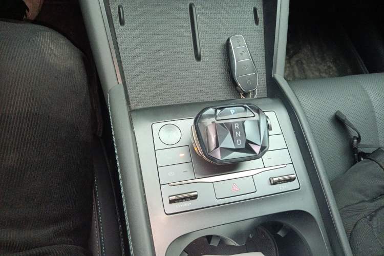 Used BYD Qin L 2024 DM-i 120KM Beyond Model Gear Lever