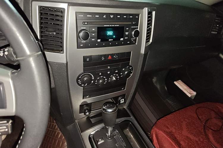 Used Jeep Grand Cherokee 2008 3.7L Audio And AC Panel